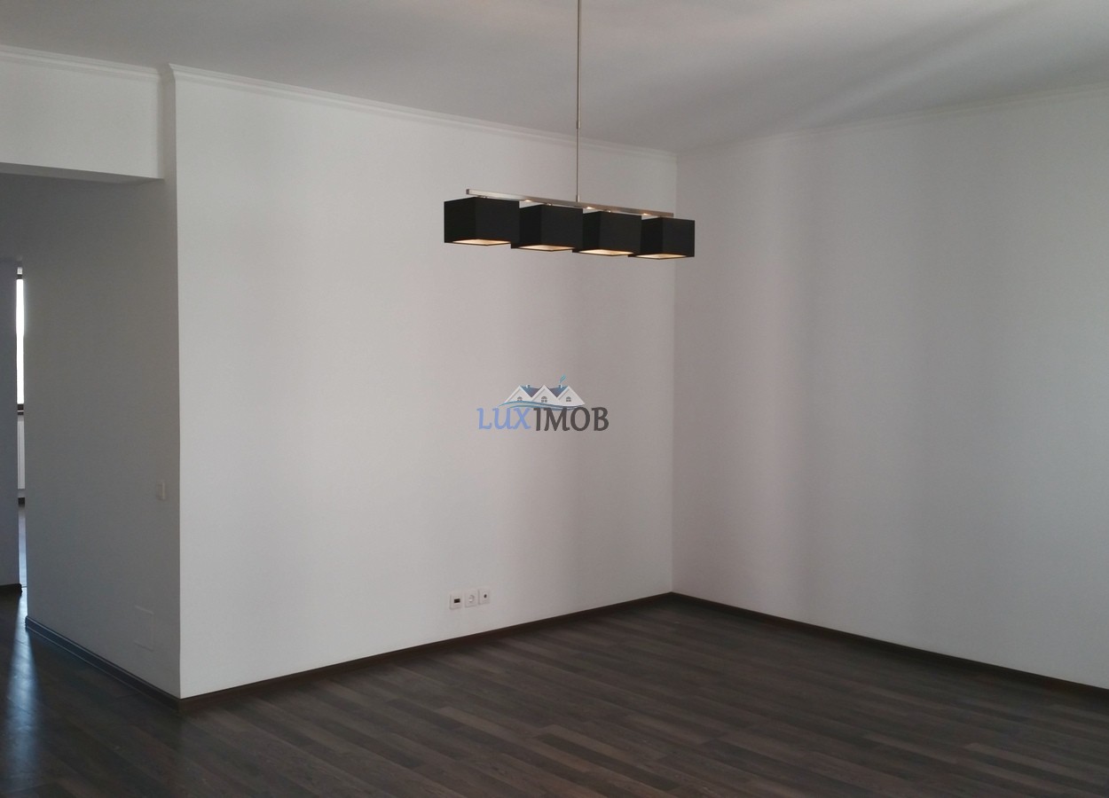Apartament 3 camere decomandat Baneasa zona Dobrogeanu Gherea