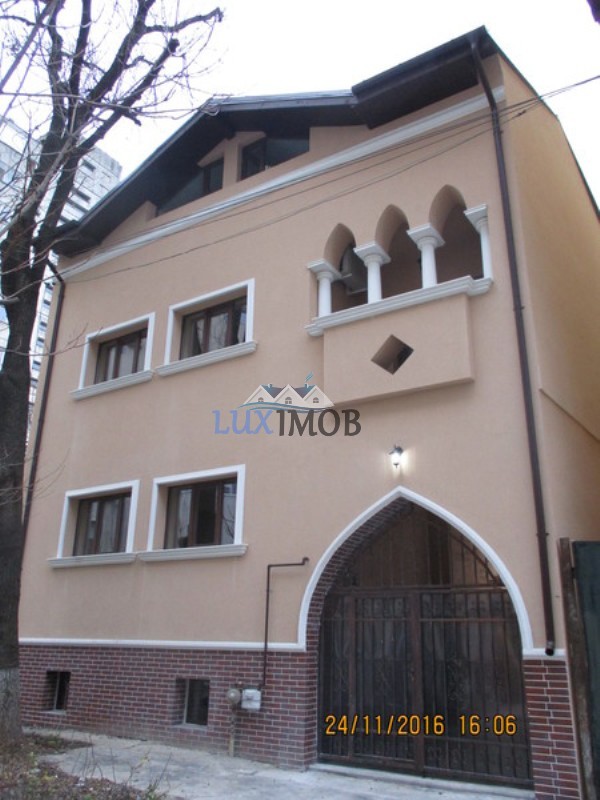 Vila cu 12 camere, Piata Muncii LuxImob